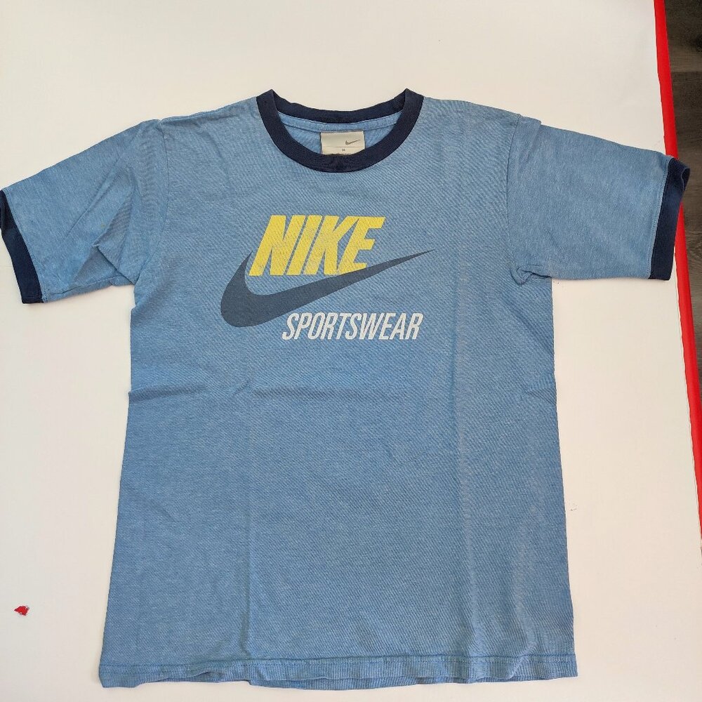 Nike short sleeve T-shirt blue with graphic design boys size S